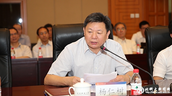 5305895b961dd930ff11936643d6405d.jpg AB5I3069-2-物理学科评估-王占奎.JPG