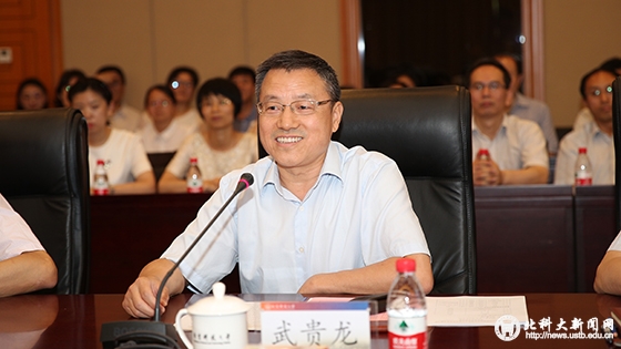 8fb66e4b04ba1ce19065dd06edc884d3.jpg AB5I3044-1-物理学科评估-王占奎.JPG